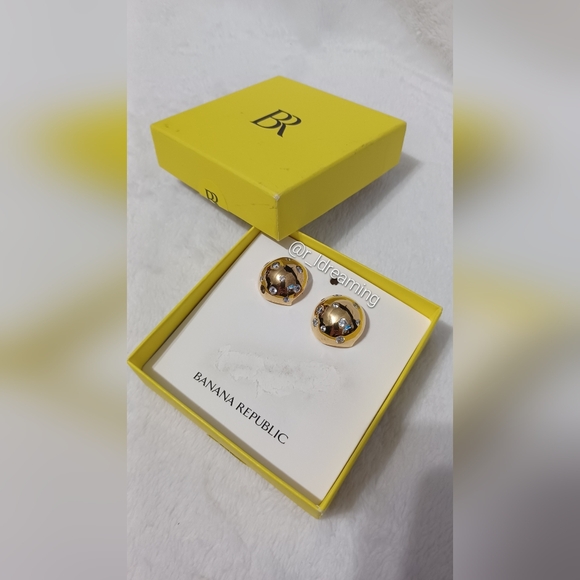 NWT Gold Banana Republic Crystal Dome Huggie Hoop Earrings One Size - Picture 4 of 6